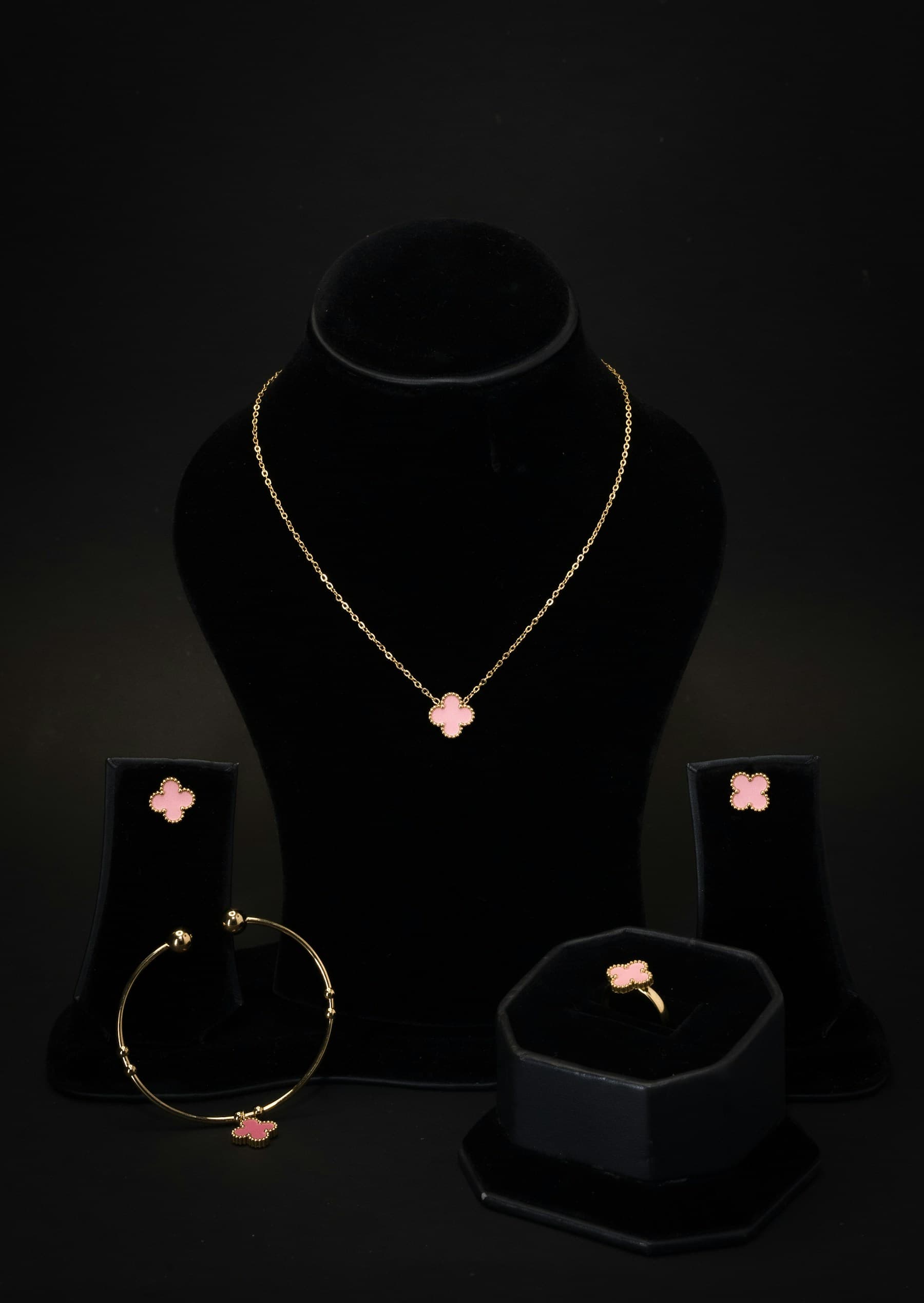 Pink Quatrefoil Jewellery Set